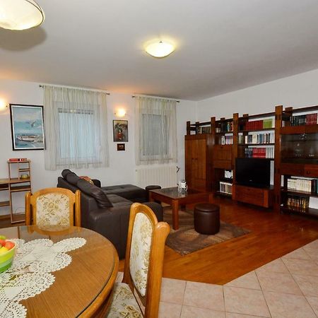 Apartman Vanja 오미스 외부 사진